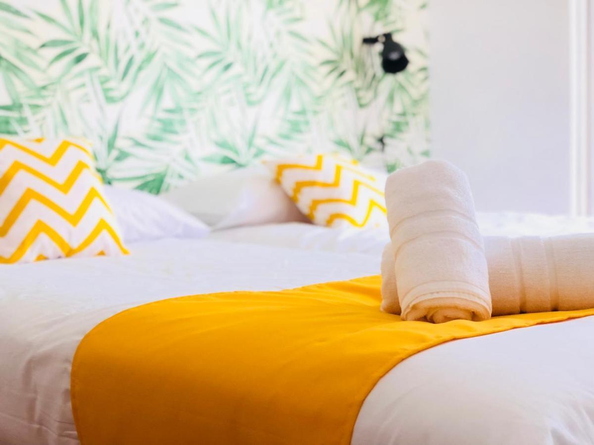Nanit Rooms Ibiza Hostal Santa Eularia des Riu Ngoại thất bức ảnh