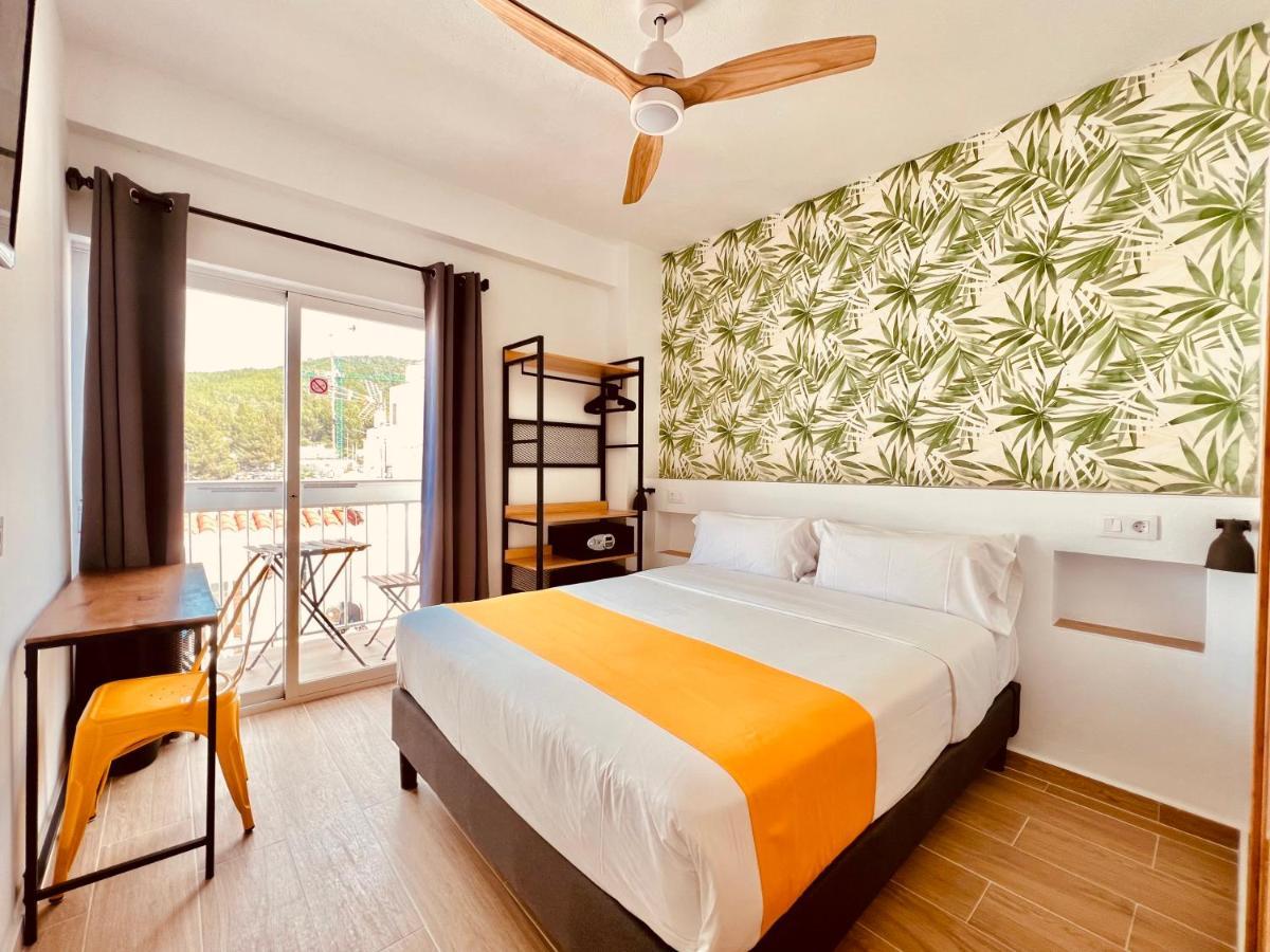 Nanit Rooms Ibiza Hostal Santa Eularia des Riu Ngoại thất bức ảnh