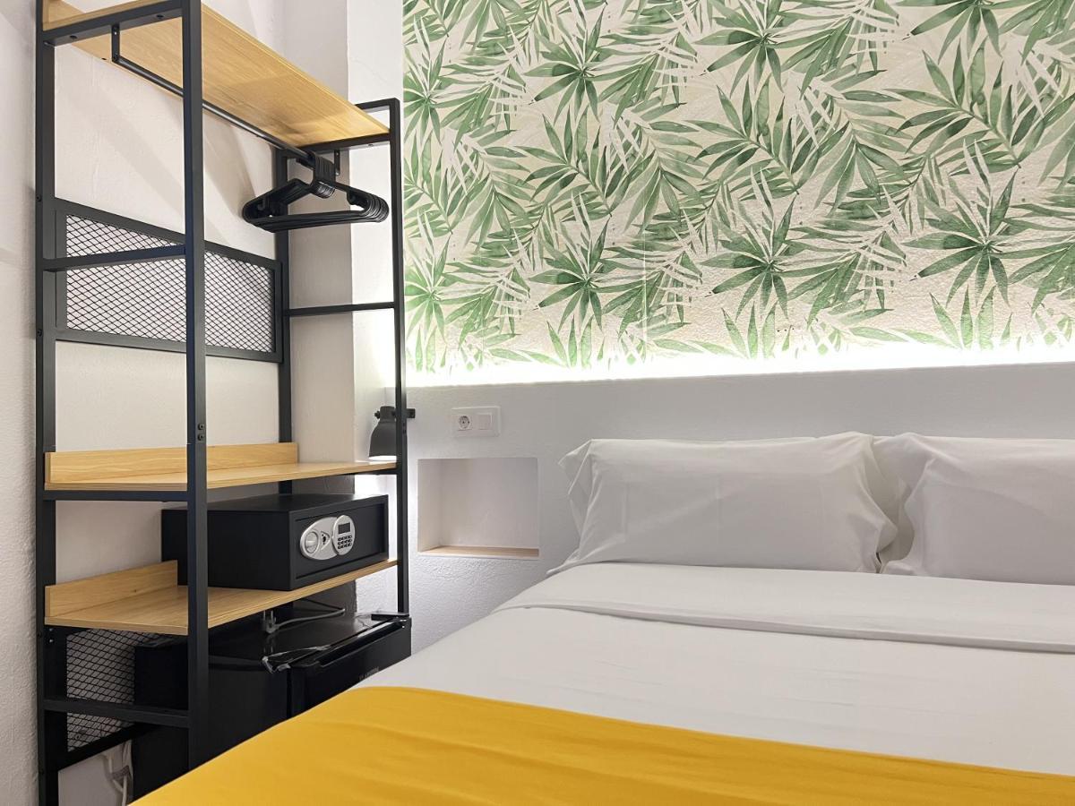 Nanit Rooms Ibiza Hostal Santa Eularia des Riu Ngoại thất bức ảnh