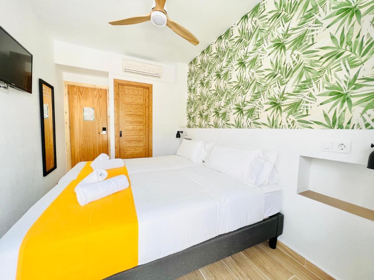 Nanit Rooms Ibiza Hostal Santa Eularia des Riu Ngoại thất bức ảnh