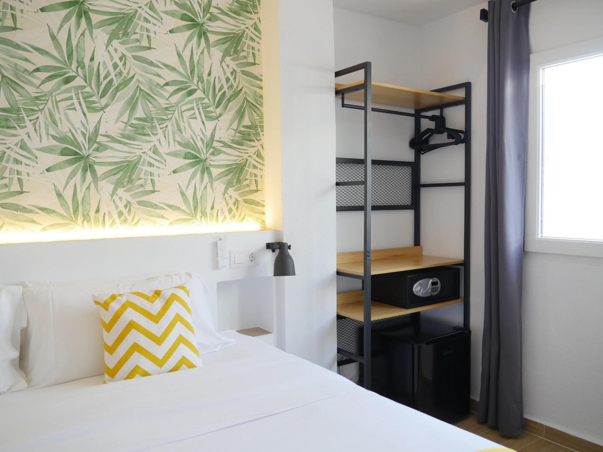 Nanit Rooms Ibiza Hostal Santa Eularia des Riu Phòng bức ảnh